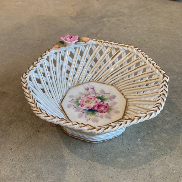 Hand painted GOLD China White Woven Basket with Floral Design. Occupied Japan - Picture 1 of 7
